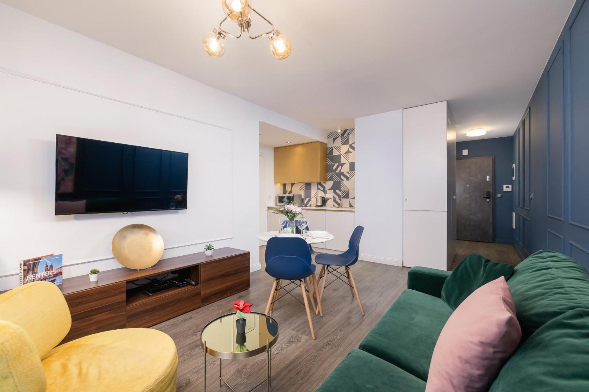 Blue And Green Apartment With Bright Pink Bedroom In Krakow By Noclegi Renters 外观 照片