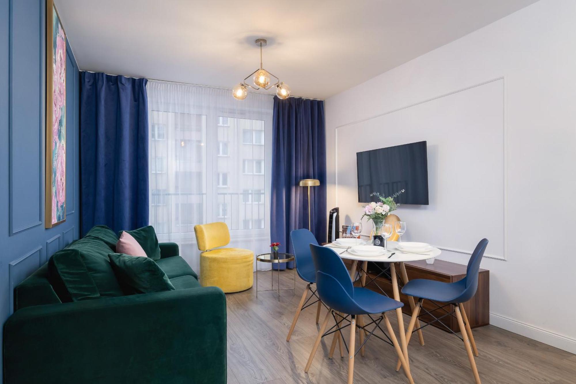 Blue And Green Apartment With Bright Pink Bedroom In Krakow By Noclegi Renters 外观 照片