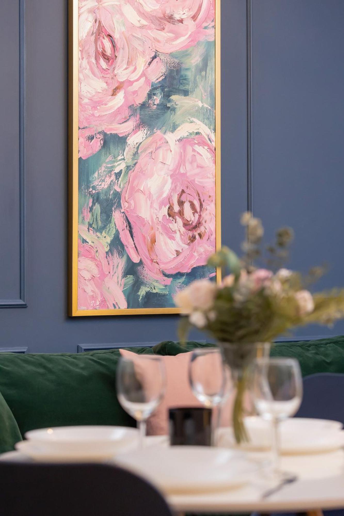 Blue And Green Apartment With Bright Pink Bedroom In Krakow By Noclegi Renters 外观 照片